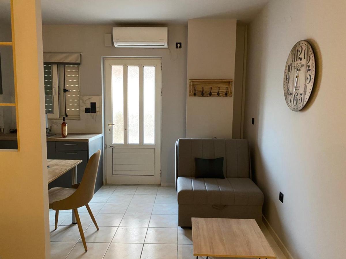 Downtown Corner Apartment Kalamata Exterior photo
